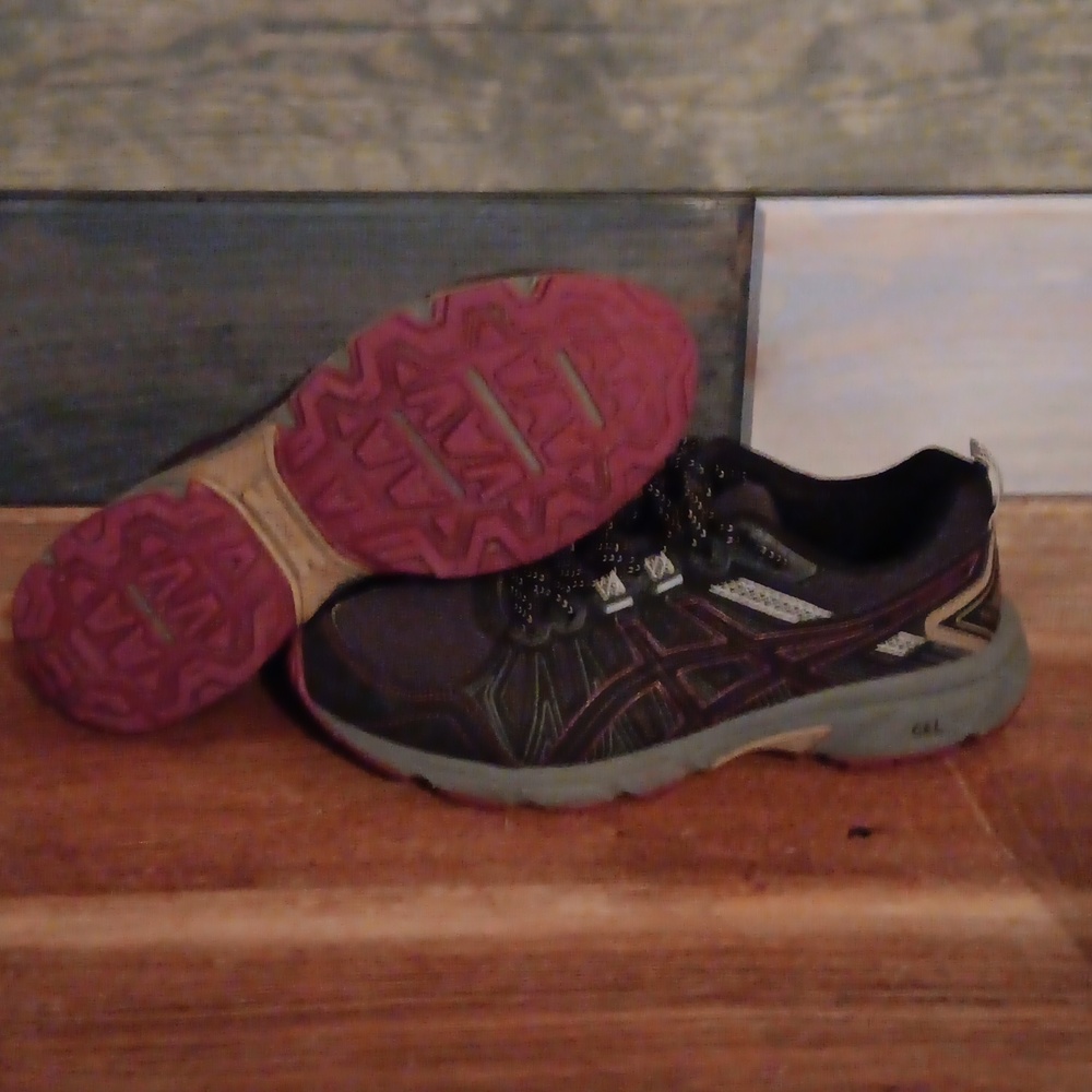 ASICS Gel Womens 8.5 (1012A476) Black Maroon Running Shoes